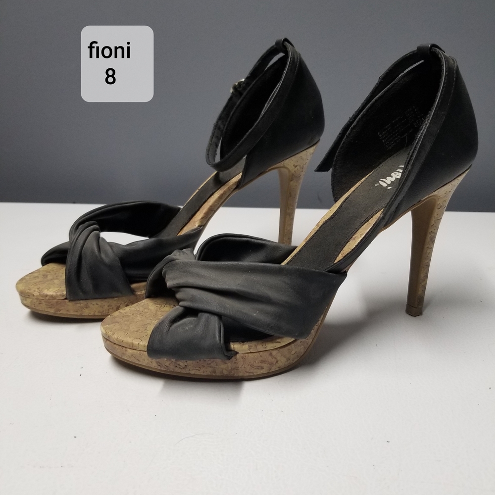 FIONI Clothing Black and Tan Strappy Heels 8 Open Toe